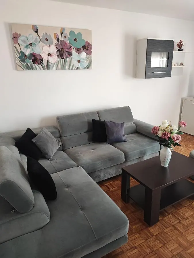 Apartment Eva Pula 0*,